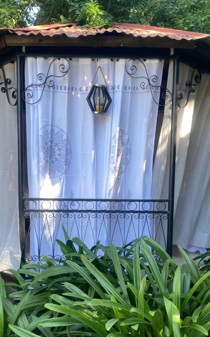 Courtyard gazebo — Maxage
