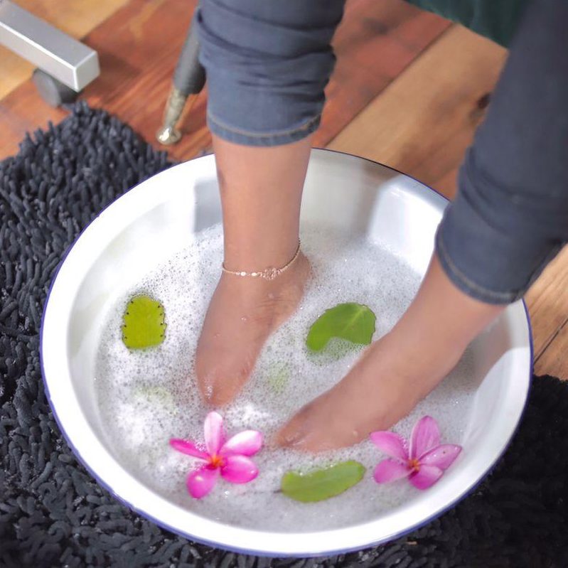Nail bar